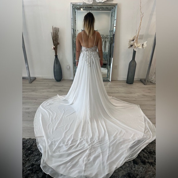 Calla Blanche Marianne Ivory Wedding Dress - Picture 2 of 9